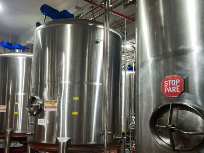 Stainless steel mixing/blending tank