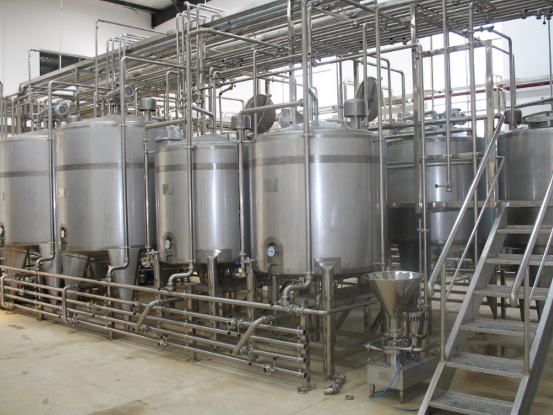 Milk powder and ingredients dissolving system